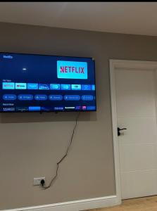 Luxurious 2 bed Apartment in London - Long Stays - Free Parking