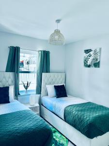 Dover Ferry Apartments, private terrace and on-site parking