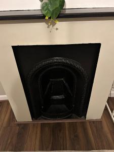 Cozy Croydon home with private garden & free parking contractors & family