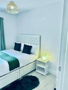 Dover Ferry Apartments, private terrace and on-site parking