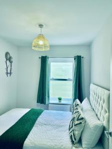 Dover Ferry Apartments, private terrace and on-site parking