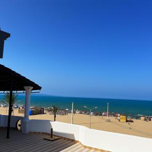 Blue View Rooftop - Gammarth , Pieds dans l'eau, Terrasse panoramique face à la mer