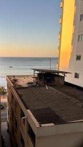 Apê MegaSofá - 3 quartos com Vista mar na Praia do Morro e 2 vagas garagem