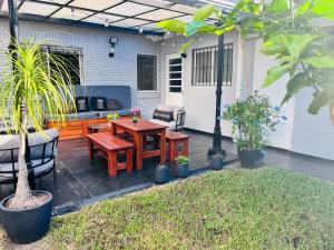 Casa hermosa piscina con parrilla