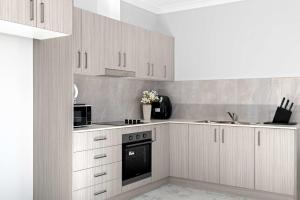 Bright Detached Single Room - Near Top Ryde City Shared Amenities