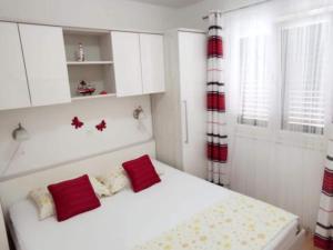 Apartments Maritimo - Comfort Two Bedroom Apartment with Sea View and Terrace