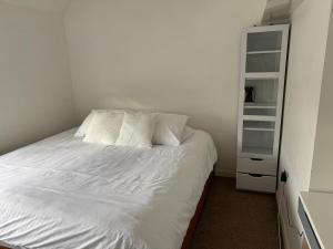 3-bedroom family home with large garden and free parking