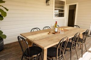 Family-Friendly Escape Walk to Cafés & Creek