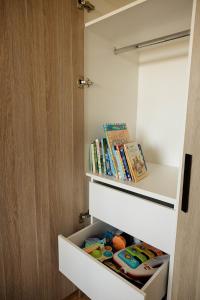 Family-Friendly Escape Walk to Cafés & Creek