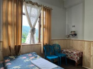 Valley Mist rooms & kitchen