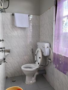 Valley Mist rooms & kitchen