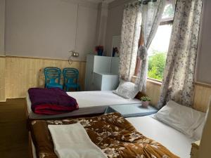 Valley Mist rooms & kitchen