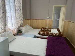 Valley Mist rooms & kitchen