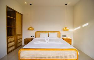 NEW 3 Bed Villa in Kuta with Pool, Terrace & Day Bed