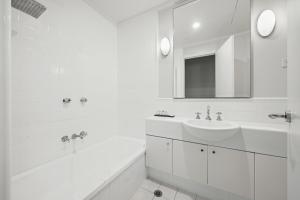 Lonsdale Street Apartments