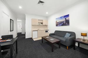 Lonsdale Street Apartments