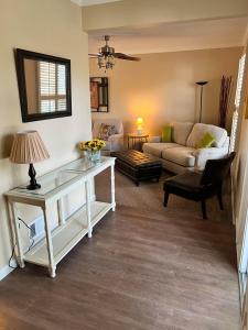 Mins to Blessing Hospital, Miss River, Country Club