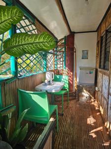 Alonas Traditional Filipino Home near 100 Islands Wharf