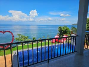 Masamirey Hilltop Cottage with Mini Pool and Beach Access & WIFI