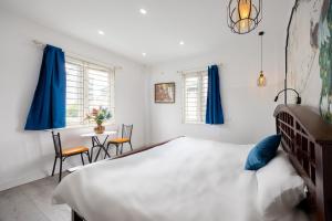 New house 4 bed 5 bath Old Quarter Center Near Market