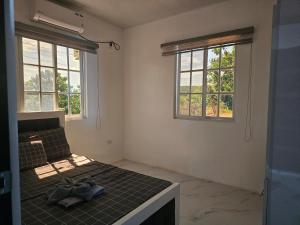 Masamirey Hilltop Cottage with Mini Pool and Beach Access & WIFI