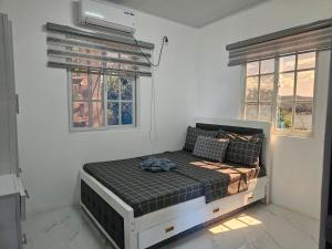 Masamirey Hilltop Cottage with Mini Pool and Beach Access & WIFI