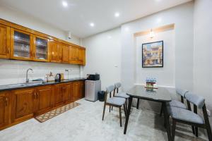 New house 4 bed 5 bath Old Quarter Center Near Market