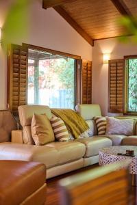 Yarra Flynns Beach - family home with pool & spa