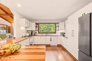Yarra Flynns Beach - family home with pool & spa