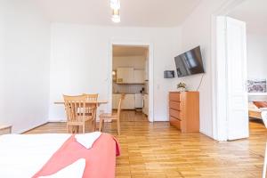 Budget-Friendly 2BR Apartment Near Wiener Stadthalle