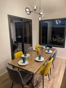 Spacious house with stunning views Puy-Sanières