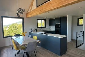 Spacious house with stunning views Puy-Sanières