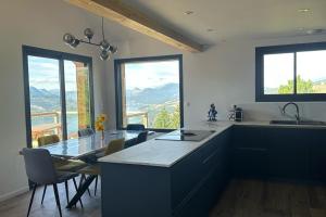 Spacious house with stunning views Puy-Sanières