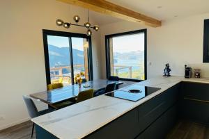 Spacious house with stunning views Puy-Sanières