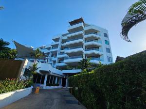 2 Bedrooms Apartment pool access