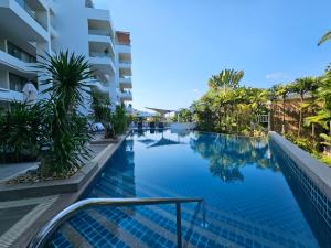 2 Bedrooms Apartment pool access