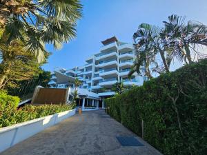 2 Bedrooms Apartment pool access