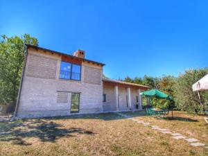 Holiday home with pool near Assisi