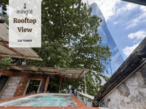 Chinatown Hostel by Mingle - Rooftop Private Jacuzzi with Bar