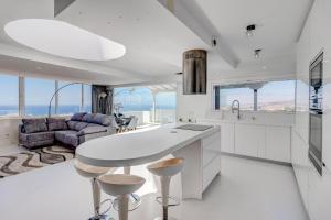 Panoramic Ocean Mountain View 3