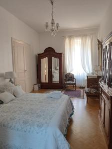 Romantic Studio Center