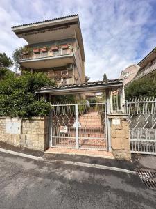 Ampio appartamento su due piani immerso nel verde