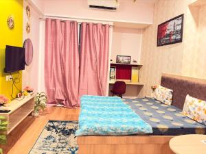 gaur city mall studio