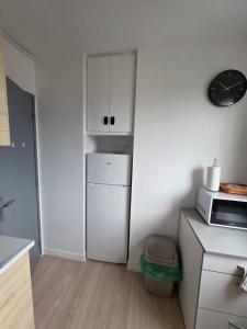 Cozy studio, 5 min from Cosne train station, 3rd floor