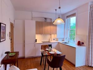 Peaceful cosy Ealing Apartment, private Garden