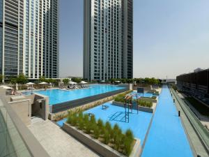 Infinity Pool Walk to Burj Khalifa Downtown 1BR
