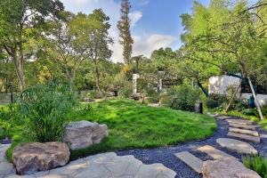 Yinshu Lunasvilla Courtyard Garden Resort Hotel