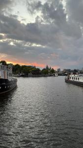 Cozy, characterful authentic houseboat