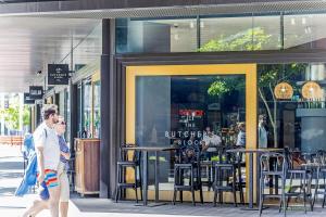 2 bedroom apartment in Darling Harbour, Barangaroo, zero distance to subway and shopping mall