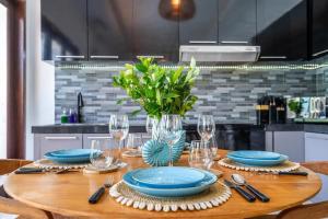 Niraya Haven-Santai Biru Kutuh